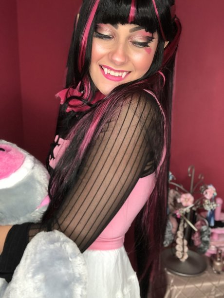 ParaKissCos adult actress pics