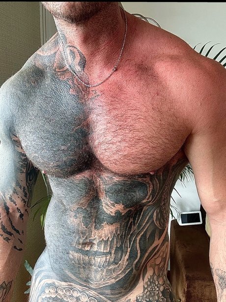 Papi Strong model sexy pics