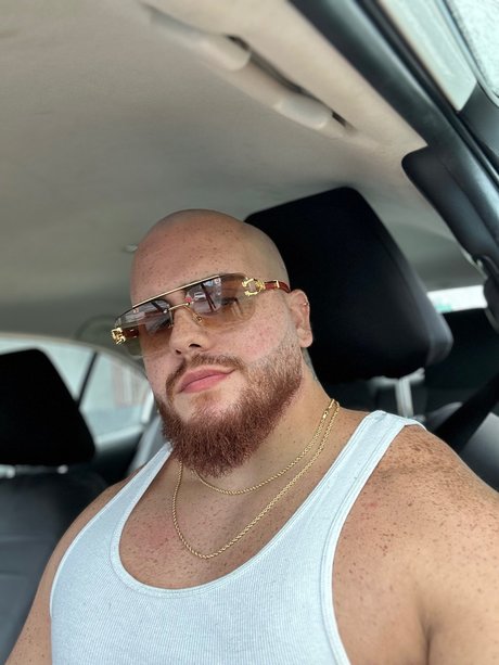 Papi Freckles_ model top pic