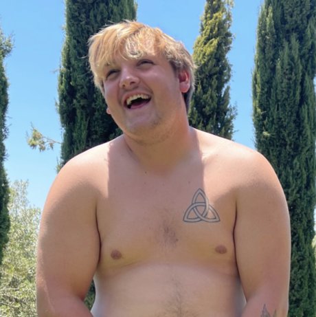 Paper Yates art star img