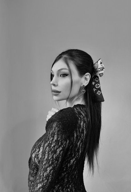 Paola Bello star best image