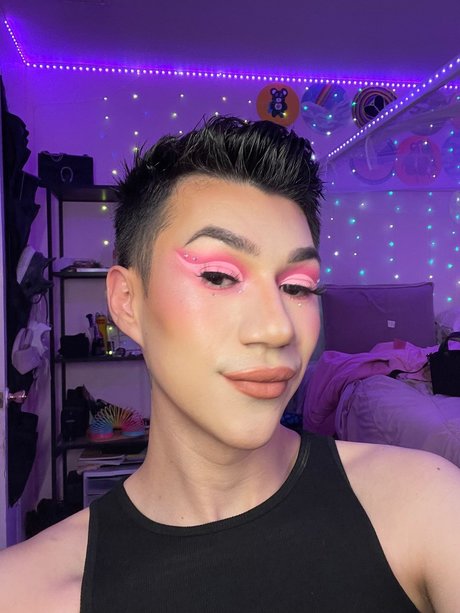 Peter Bread star hot images