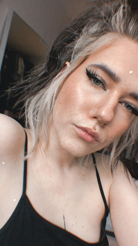 Pegasuff erotic model image