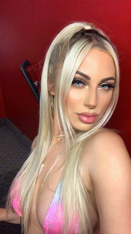 Miss Divine naked star galleries