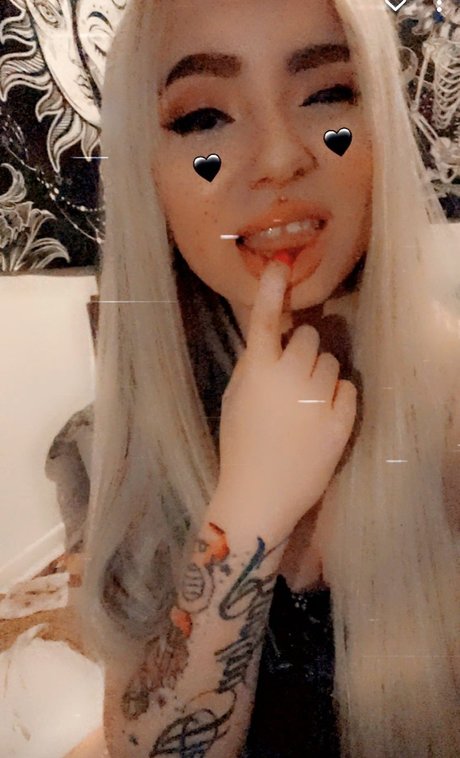 Mandi Love hot model pictures