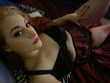 Bubblegum Pink model nude img