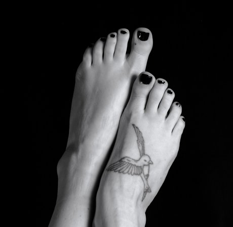 Piaf Pied naked model picture