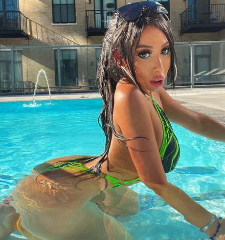 Brooklyn Diez pornstar naked pics