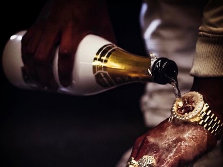 Cinn naked star image