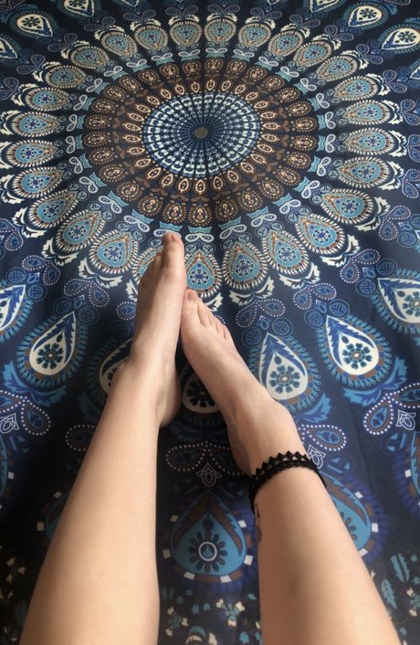 petitpied nudes model pictures