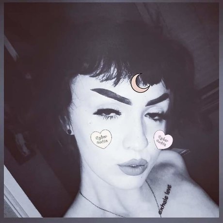 Ash Lynn erotic pornstar photo