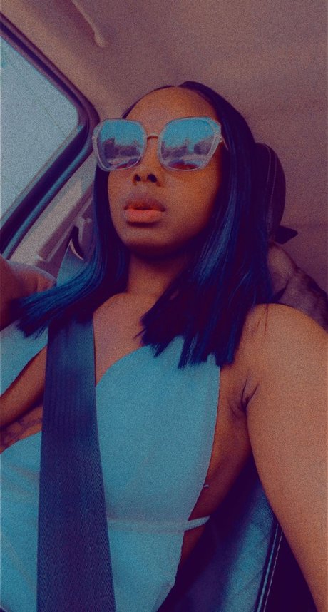 Sneakypeaks xxx model pic