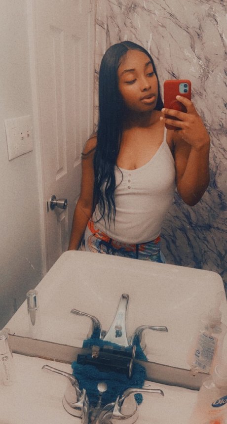 Sneakypeaks pornstar exclusive galleries