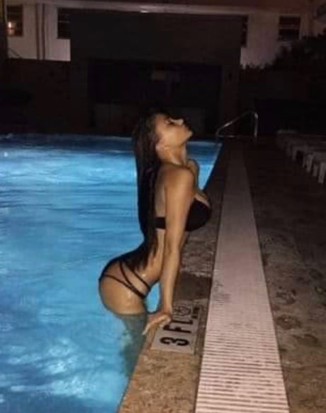 PinkyMamii_ art model picture