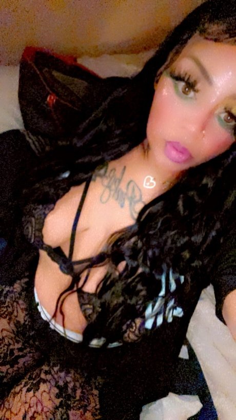 Pink Pressure star naked pics