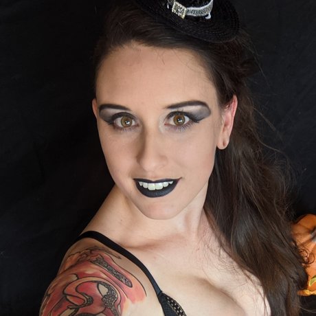 Cherry Charming pretty model img