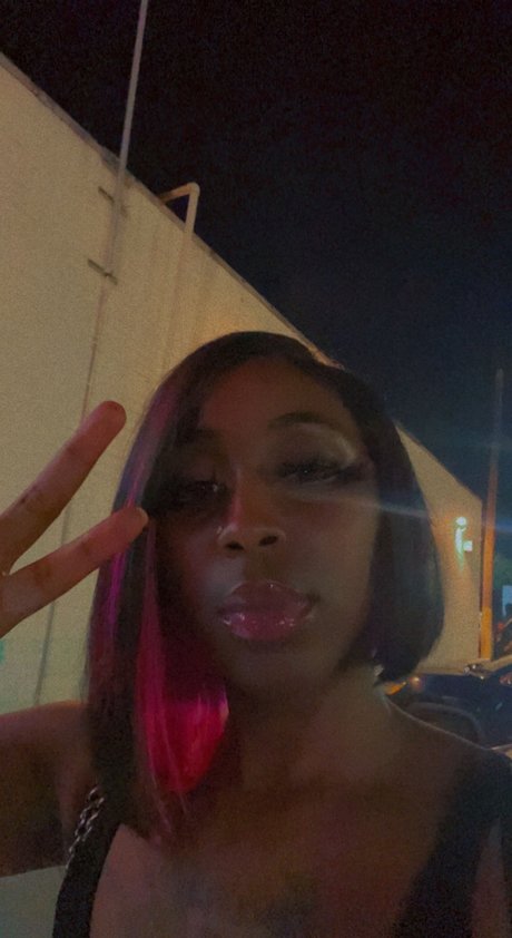 AyyoPrettyBlack adult model pic