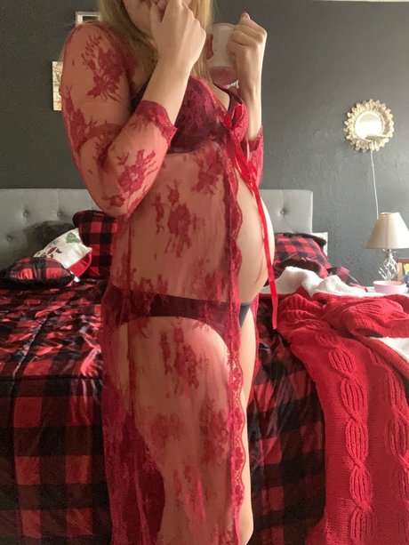Pregnant Wife top model img