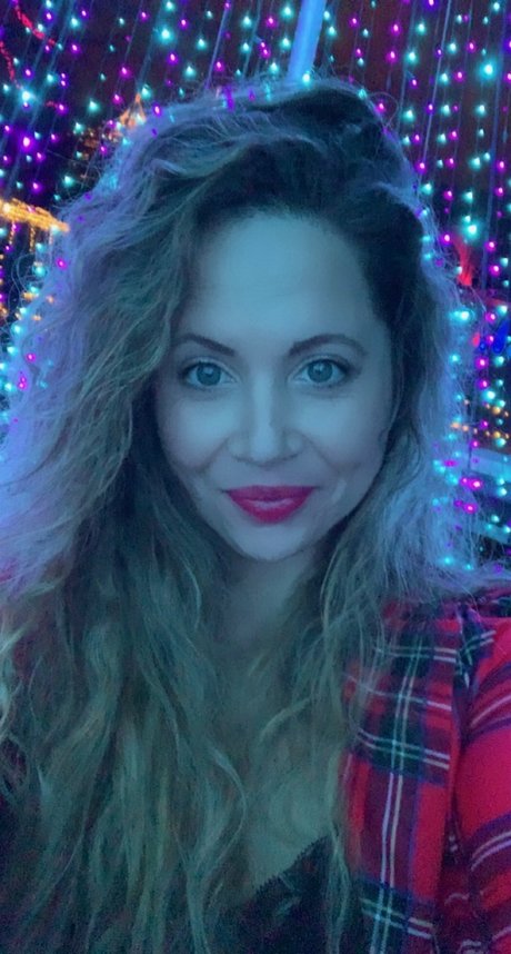 Preggies model beautiful photos