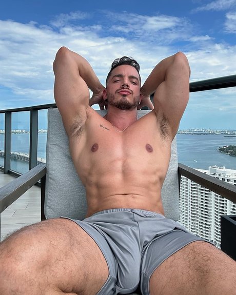 Poyato Top 0 1_ porn model picture