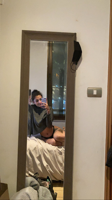 pouty girl_ nudes actress pic