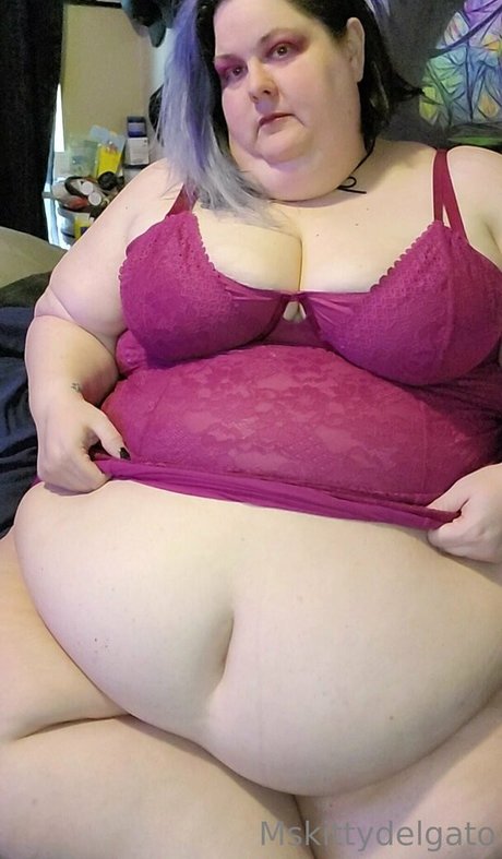 mskittydelgato model nude photo