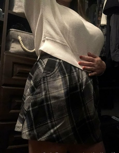 potbellywife beautiful model picture