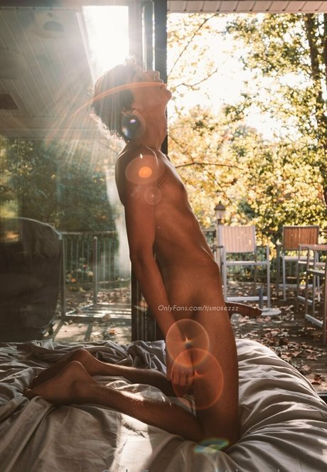 tjsmokezzz model pornographic photos