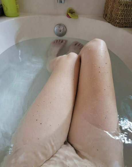 americanhousewife star nude picture