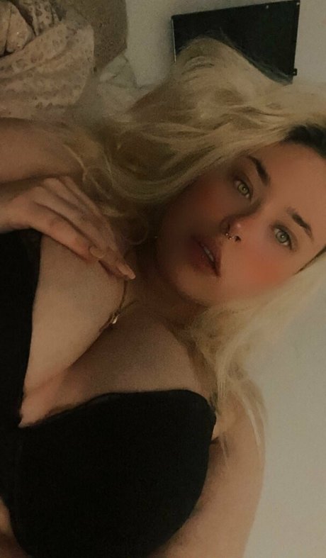 lizzynips naked star pictures