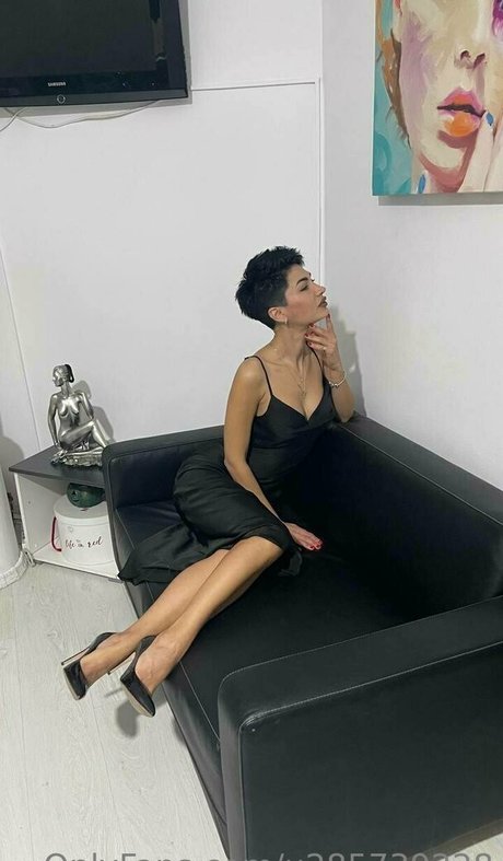 thebaddest m0mmy hot actress picture