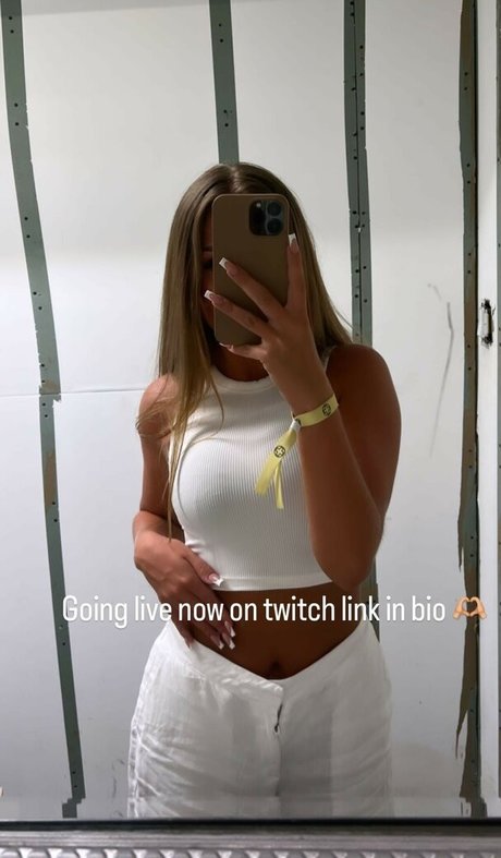 amberhoneys pretty actress image