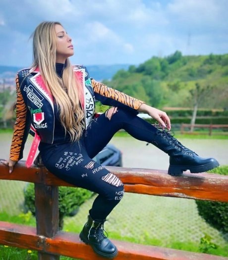 Gabriela Lori model art pictures