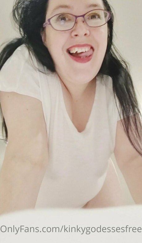 aussiegiantessfree hot model gallery