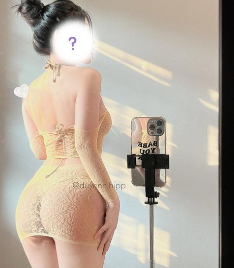 Duyenn Hipp free model picture