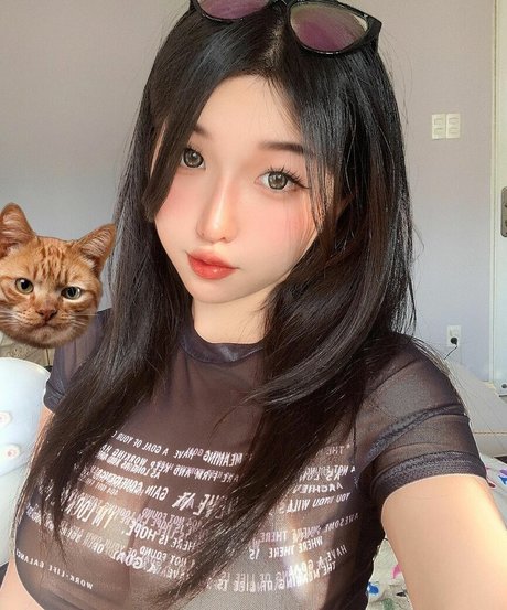 Duyenn Hipp high quality star image