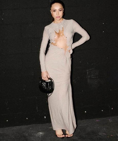 Sabrina Sato star erotic images