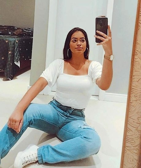 Izabelly Linhares star pornographic photo