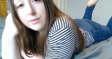 Natural british emma model hd photo