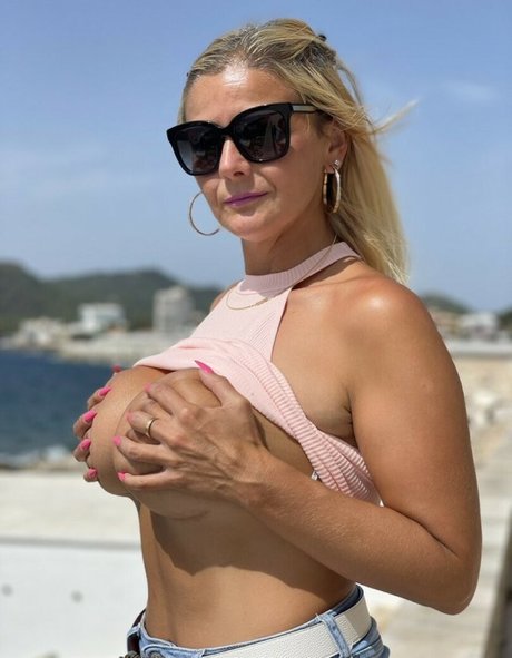 Lady Dina star xxx pic