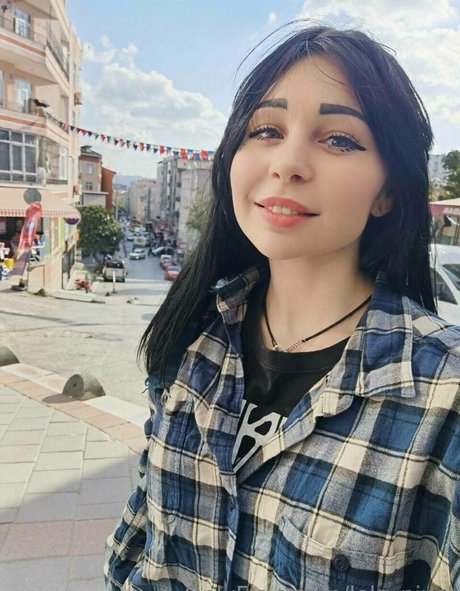 lola pixel top model pics