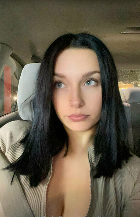 jaderayxo nude model images