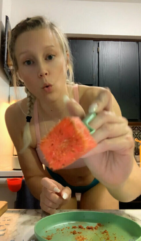 misscherryfit adult actress image