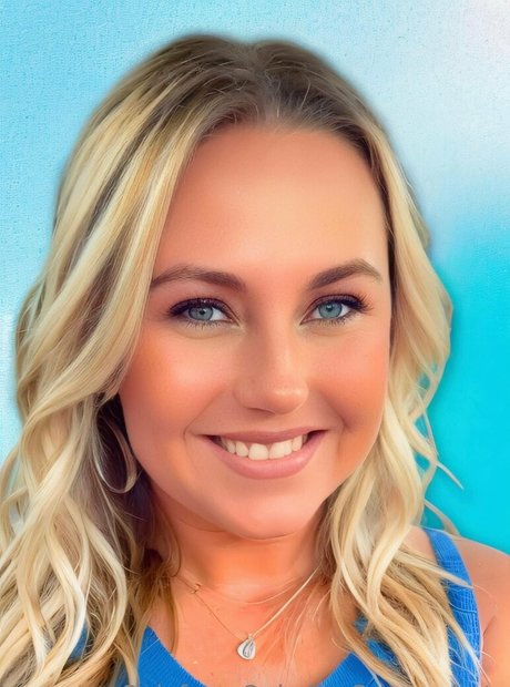 bad blondie33 nude model pic