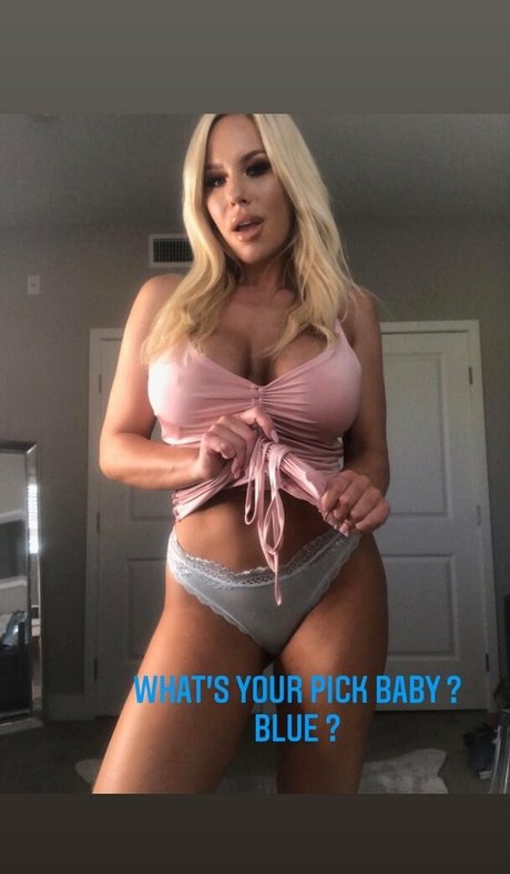 oliviaaustinxxx model picture