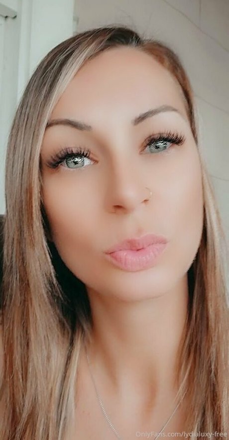 lydialuxyfree erotic model gallery