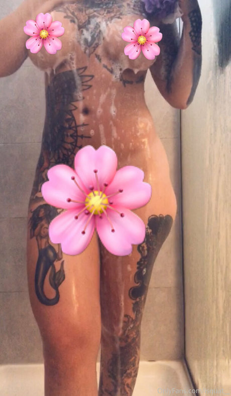 isquat__ star naked images