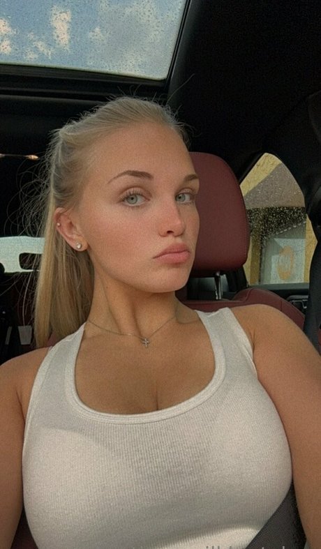 livelovelee pornstar pretty photos