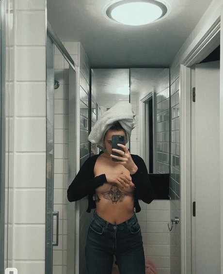 Polinarss star nudes image