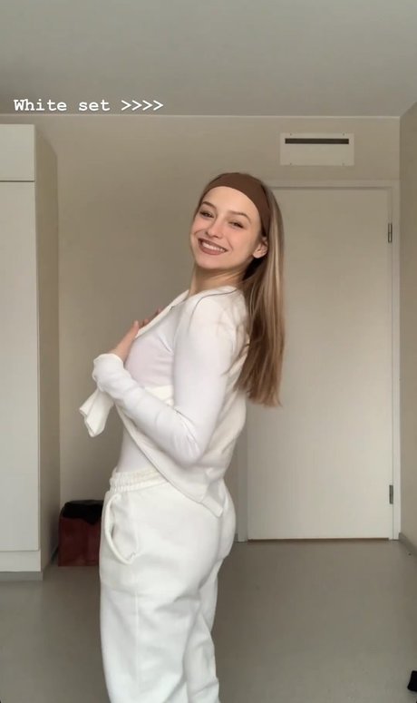 Romane Salvetti perfect actress photo